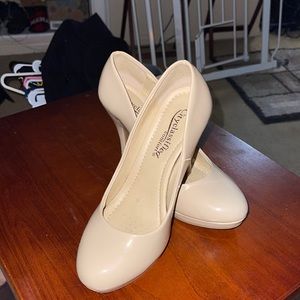 Beige 7.5W comfort insole heels